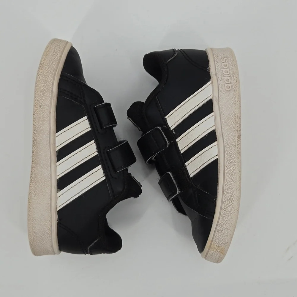 ADIDAS Kids Sneakers Black and White  Size 6K - Picture 4 of 9